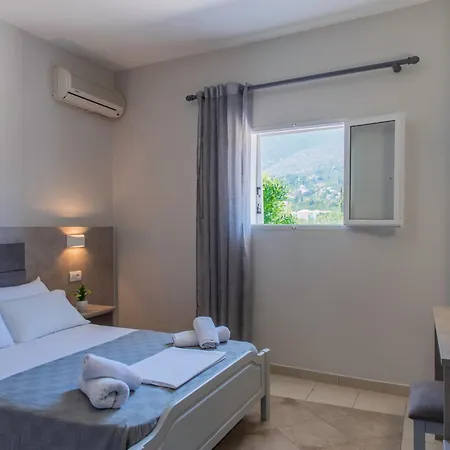 Roula Aparthotel